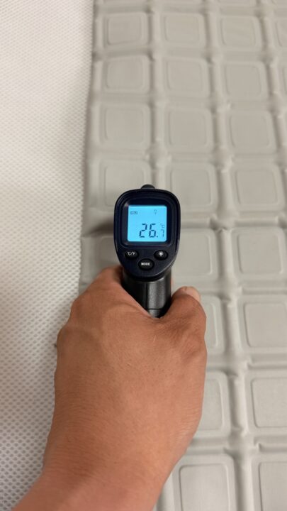 水冷マットの敷いてある箇所と敷いていない箇所の温度差